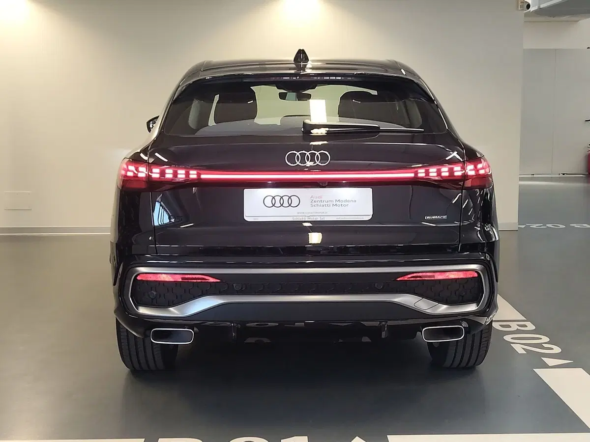 Audi Q4 Sportback nuova a Modena (5)