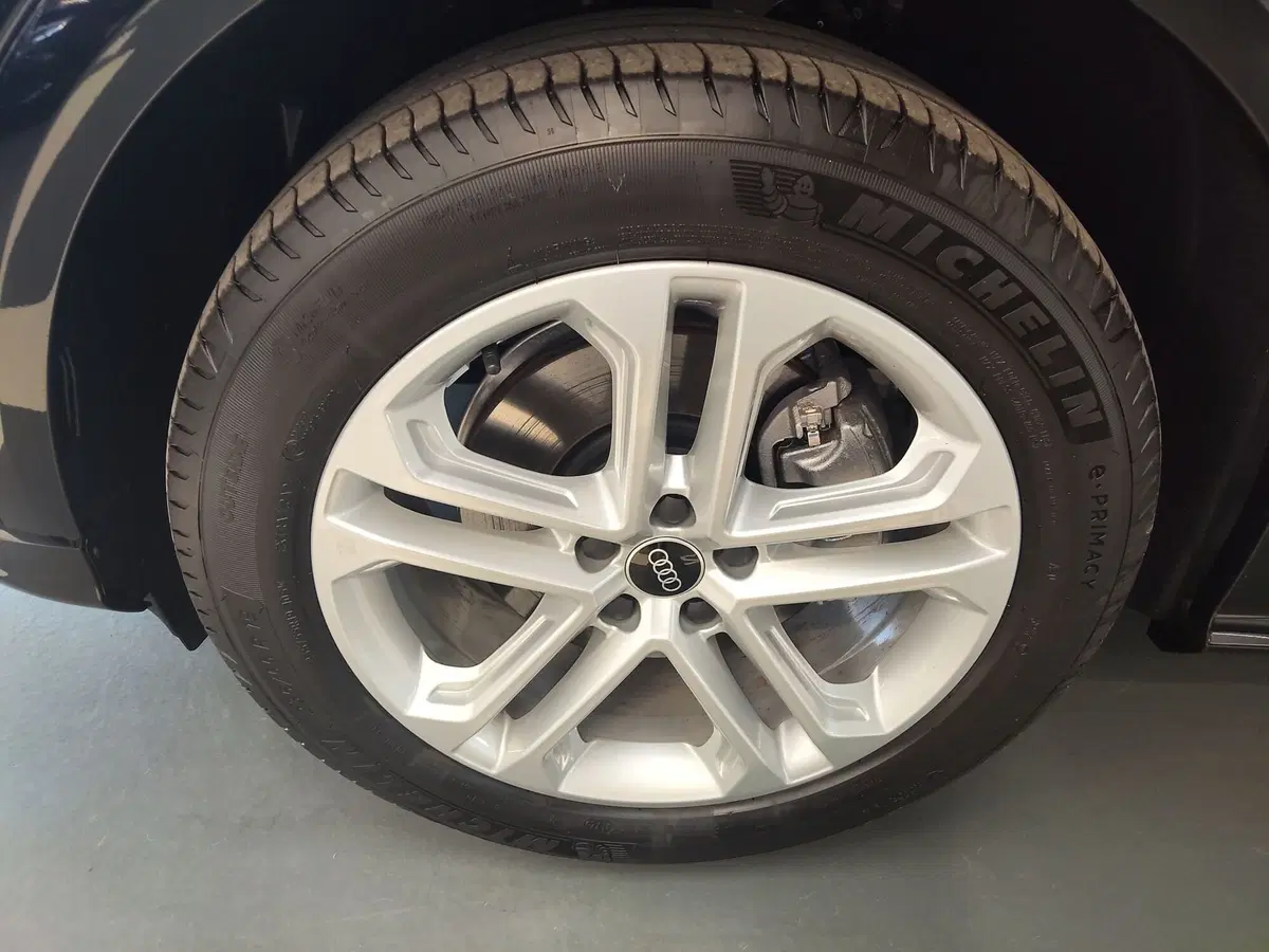 Audi Q4 Sportback nuova a Modena (6)