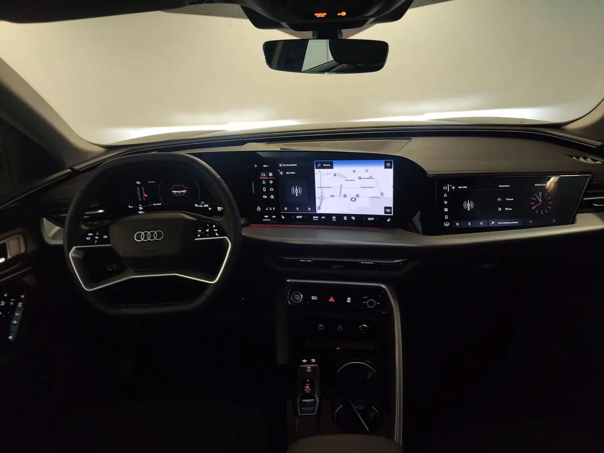 Audi Q4 Sportback nuova a Modena (7)
