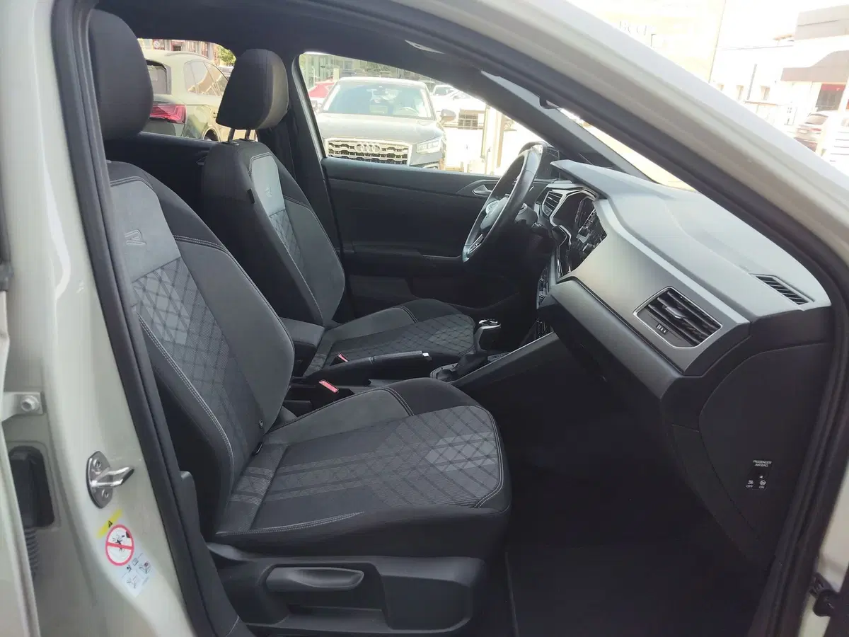 Volkswagen Taigo usata a Modena (16)