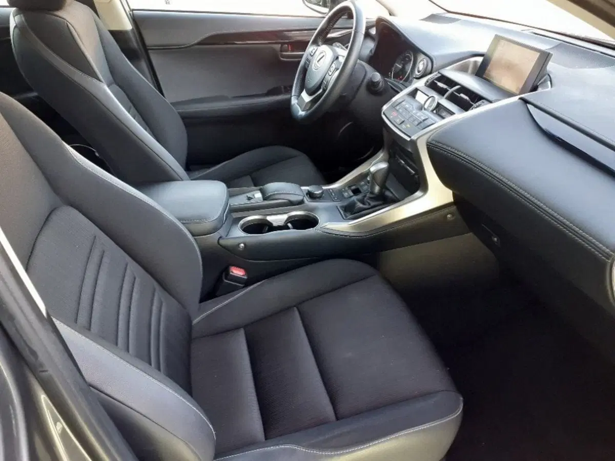 Lexus NX usata a Modena (9)