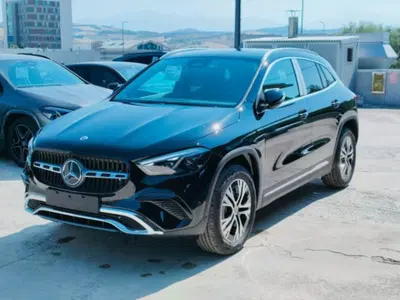 Mercedes-Benz GLA SUV 200 d Business Extra auto nuova a Mosciano Sant'Angelo