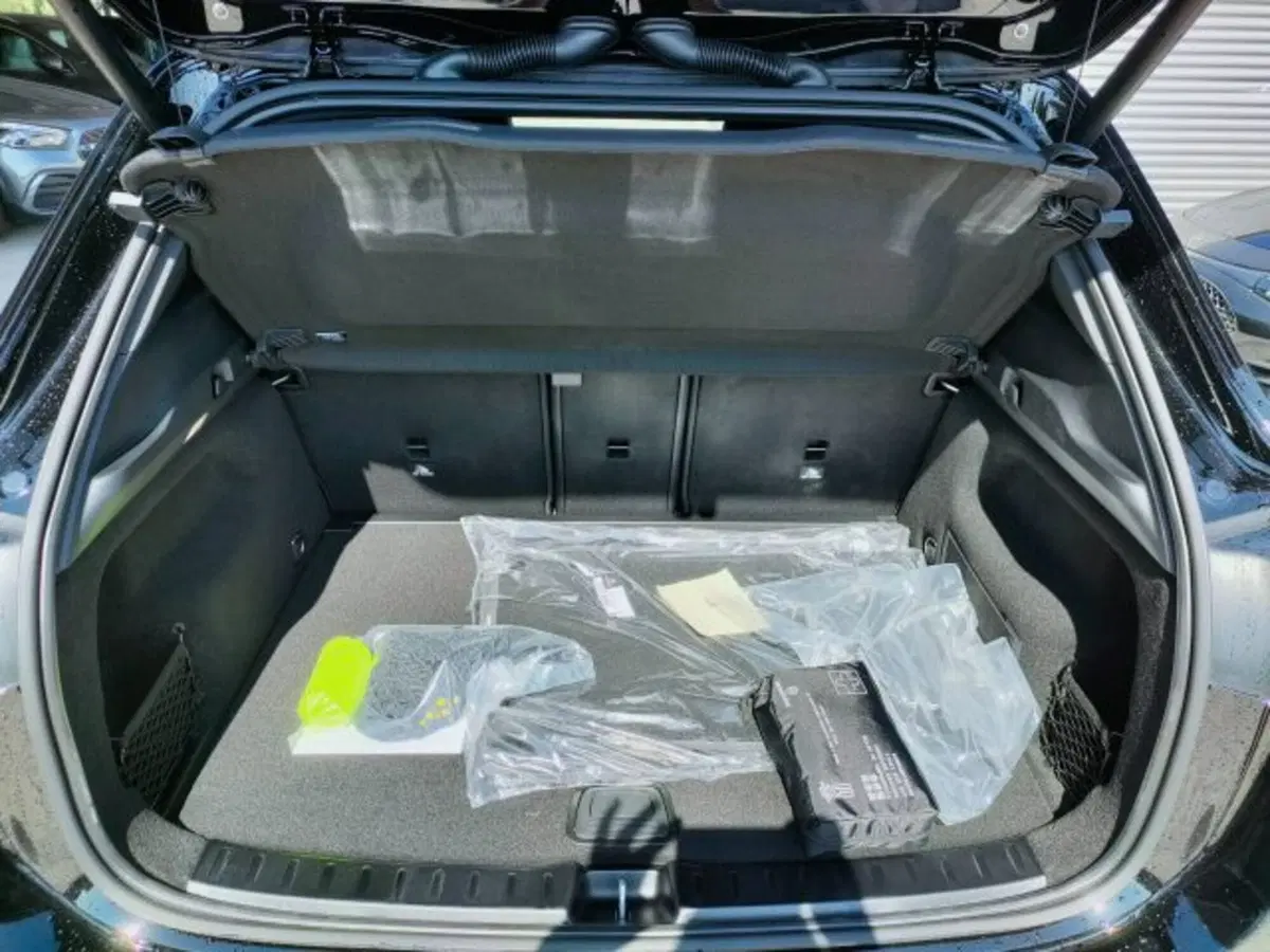 Mercedes-Benz GLA SUV nuova a Teramo (10)