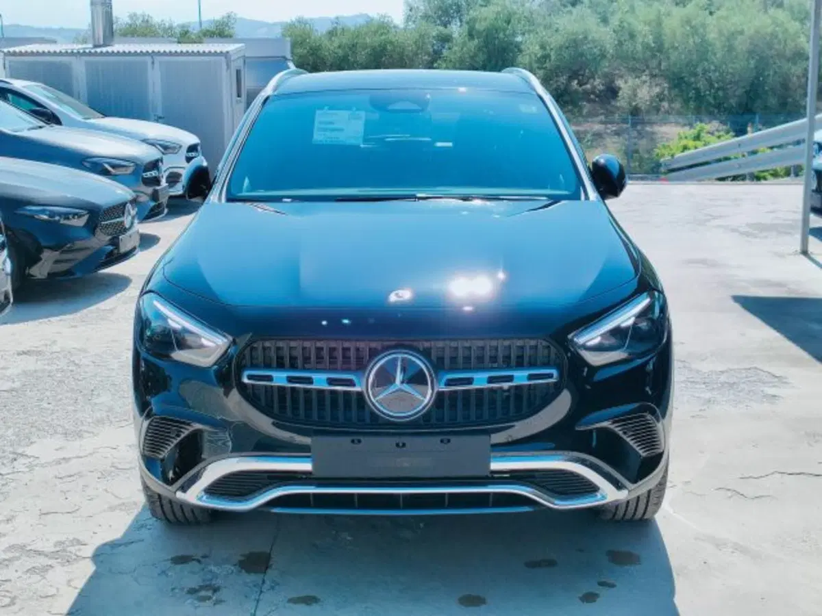Mercedes-Benz GLA SUV nuova a Teramo (2)