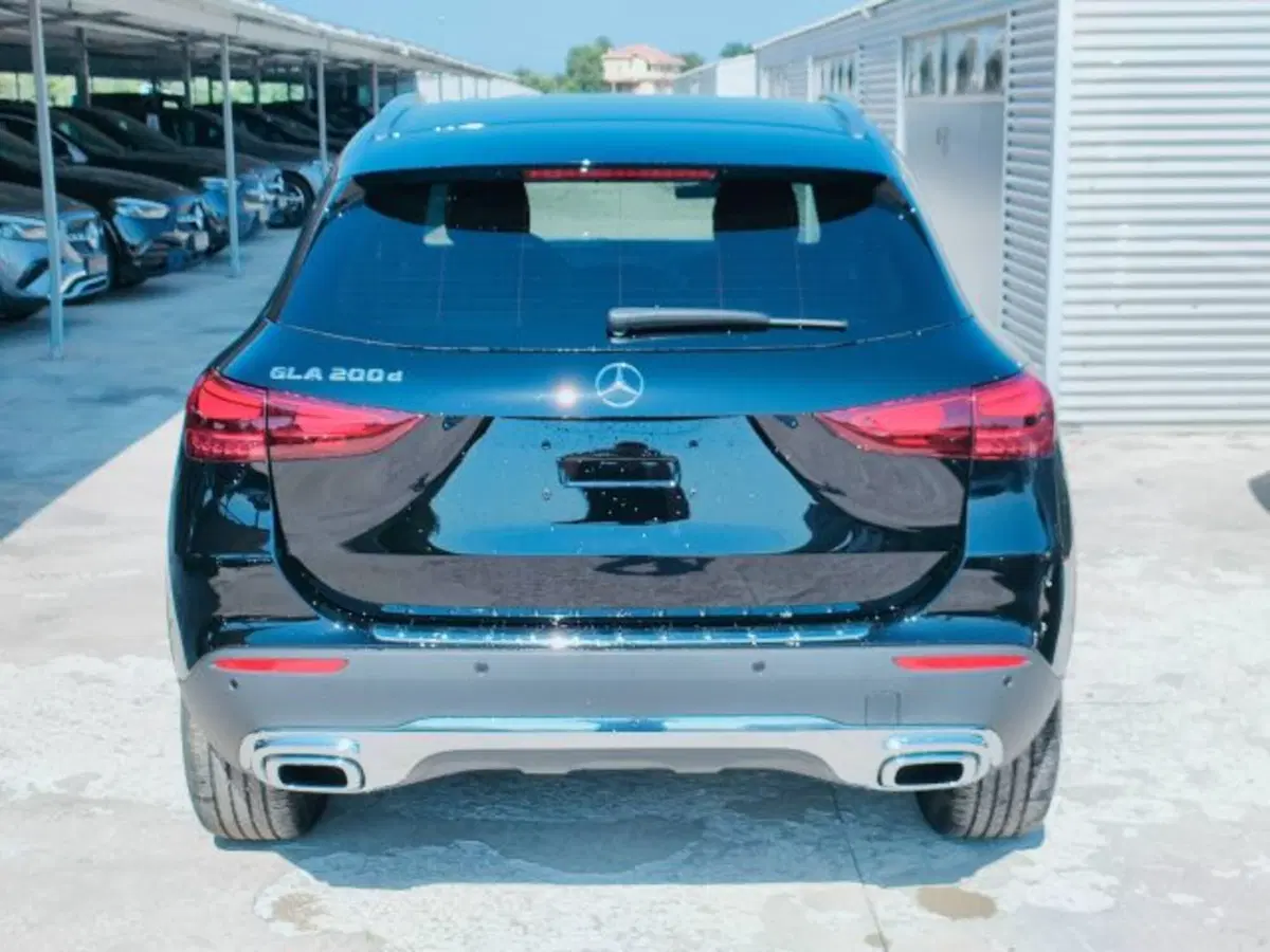 Mercedes-Benz GLA SUV nuova a Teramo (4)