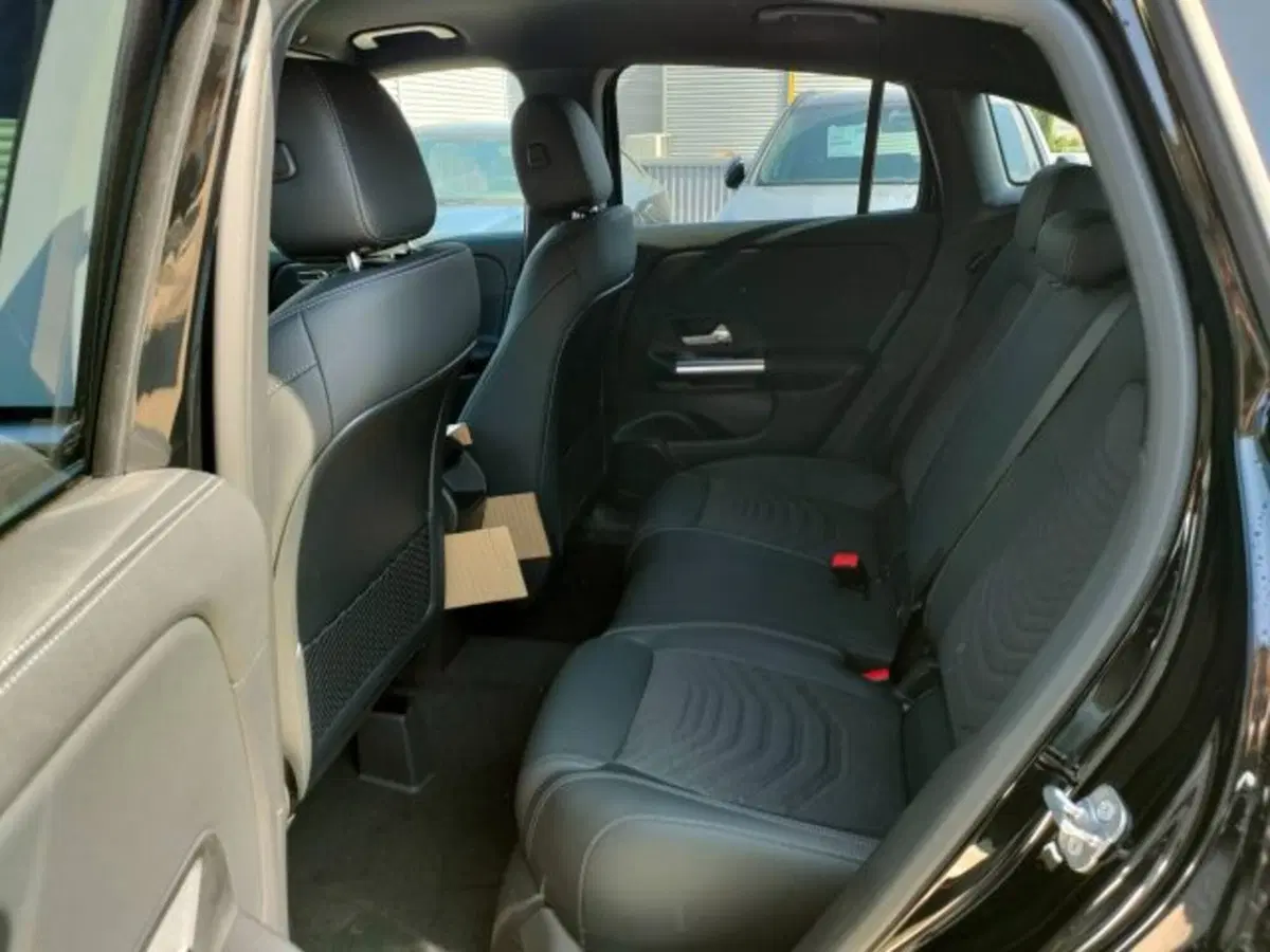 Mercedes-Benz GLA SUV nuova a Teramo (8)