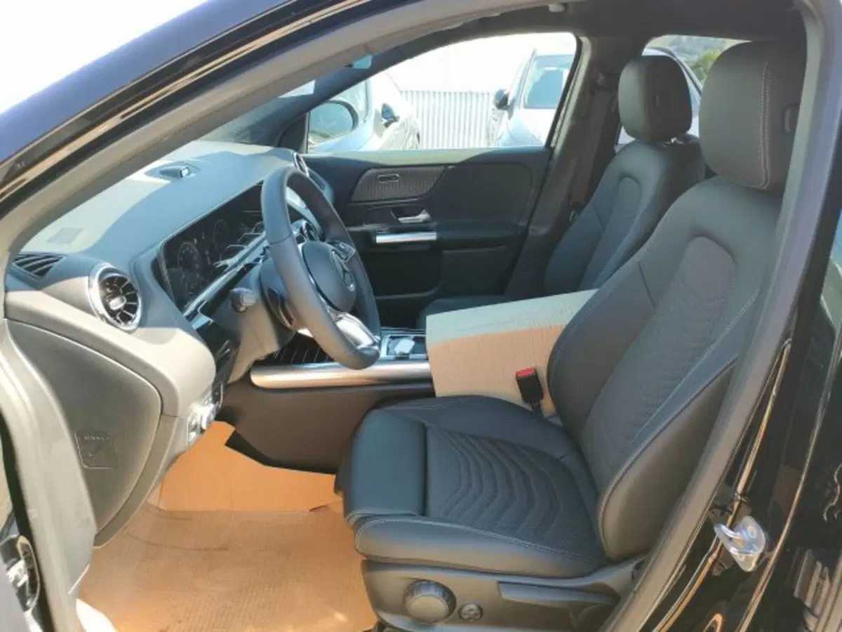 Mercedes-Benz GLA SUV nuova a Teramo (9)