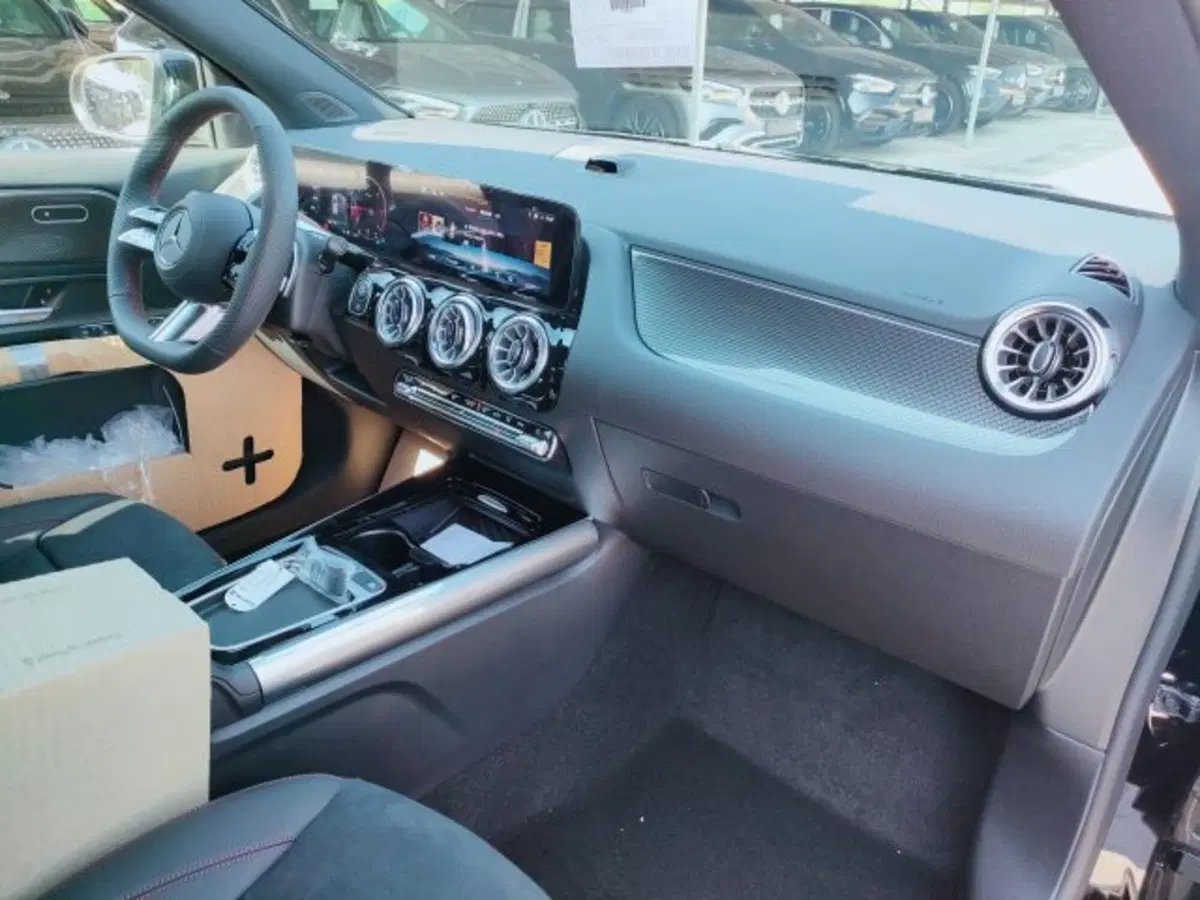 Mercedes-Benz GLA SUV nuova a Teramo (9)