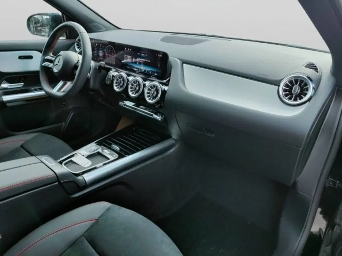Mercedes-Benz GLA SUV nuova a Teramo (11)
