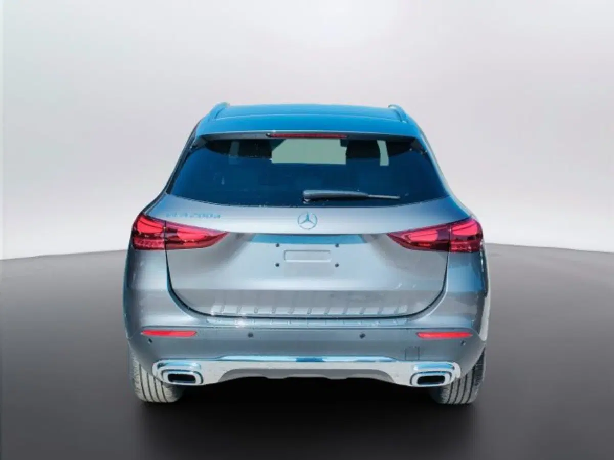 Mercedes-Benz GLA SUV nuova a Teramo (4)