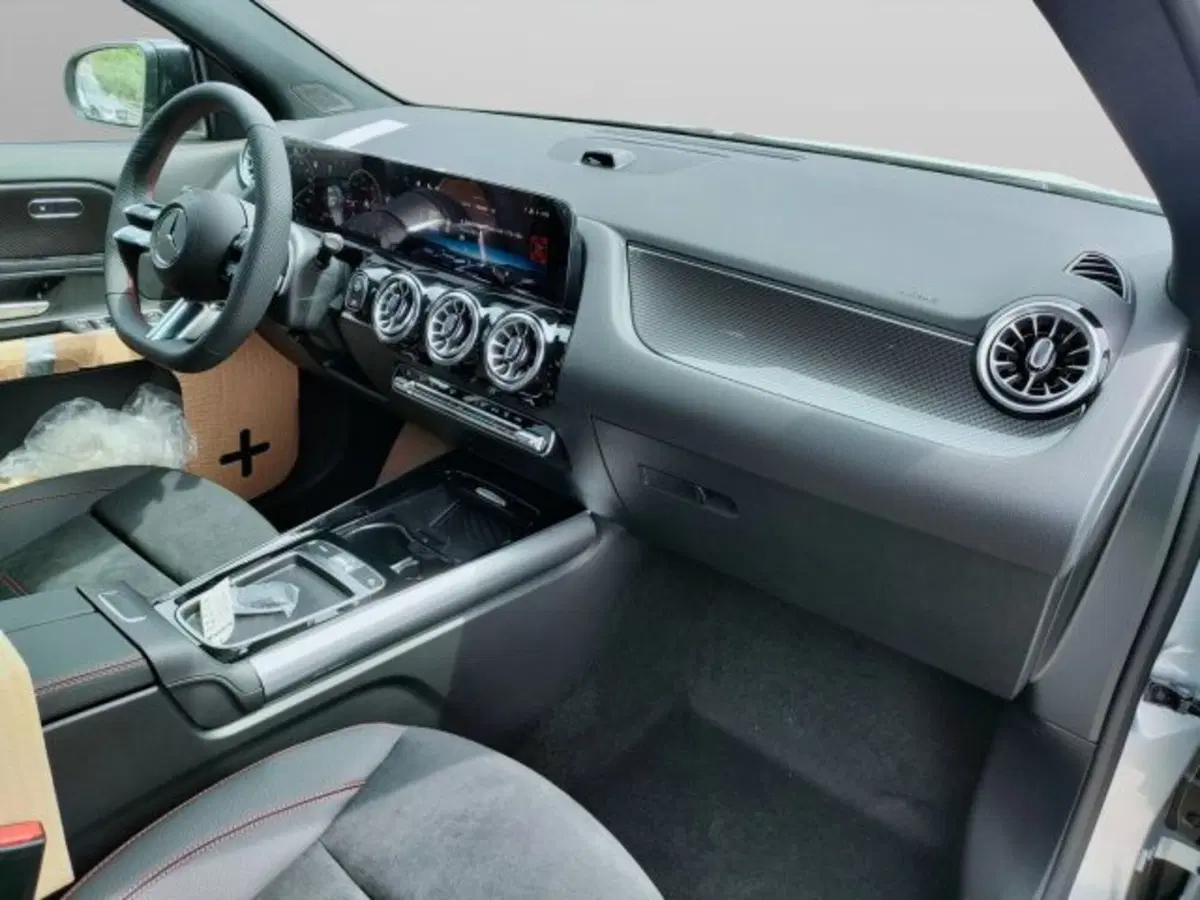 Mercedes-Benz GLA SUV nuova a Teramo (13)