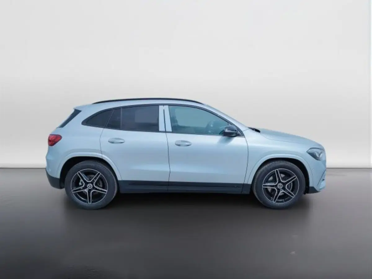 Mercedes-Benz GLA SUV nuova a Teramo (7)