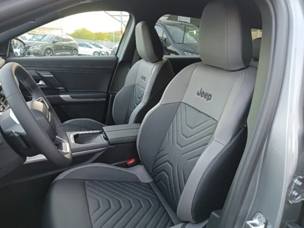 Jeep Compass nuova a Brescia (10)