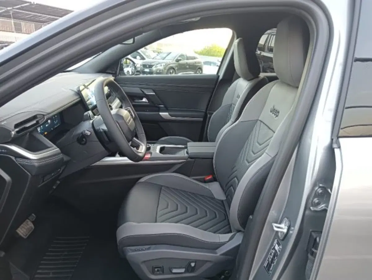 Jeep Compass nuova a Brescia (9)