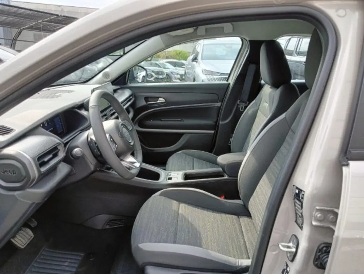 Jeep Avenger nuova a Brescia (10)