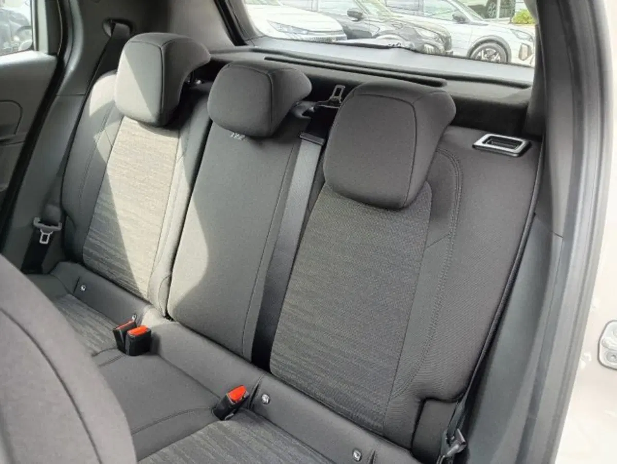 Jeep Avenger nuova a Brescia (11)