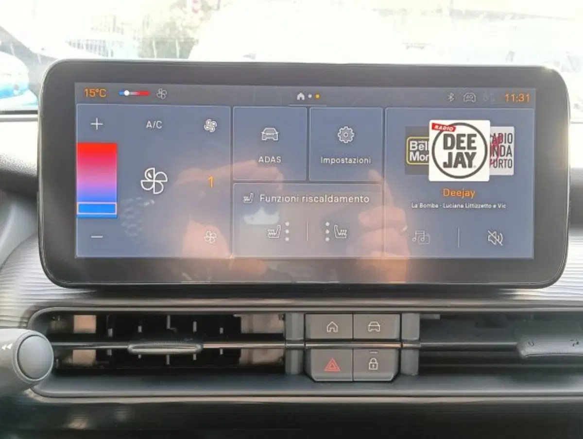 Jeep Avenger nuova a Brescia (14)