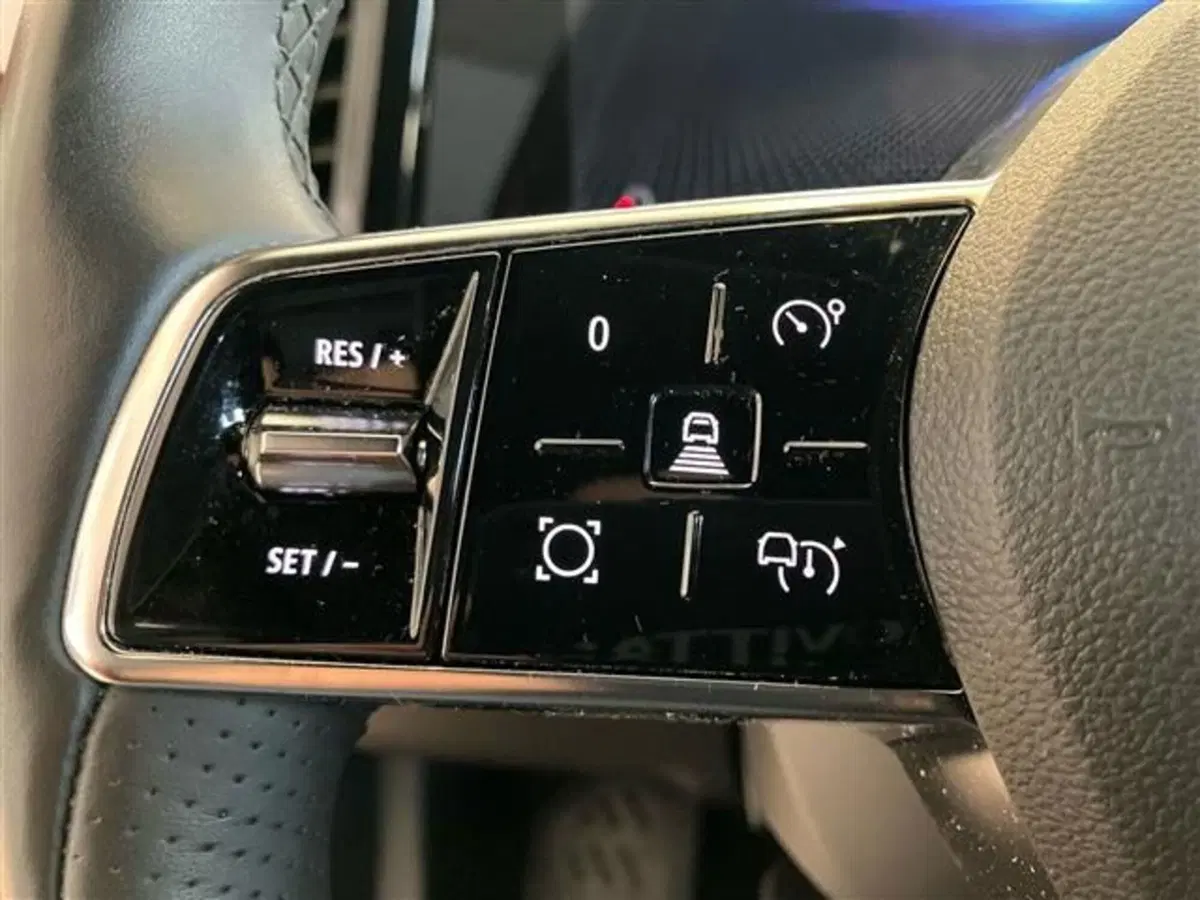 Renault Megane E-Tech Electric usata a Como (17)