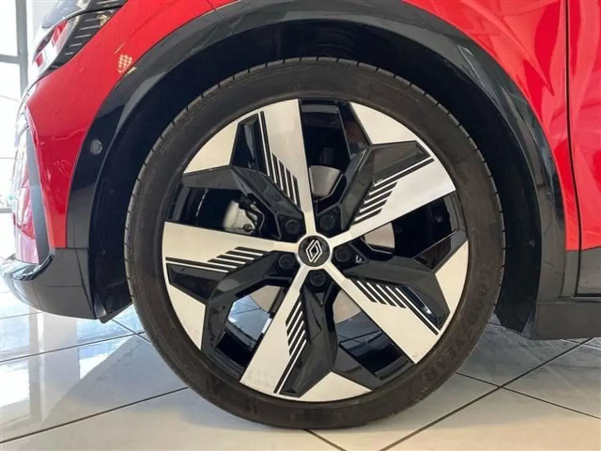 Renault Megane E-Tech Electric usata a Como (6)