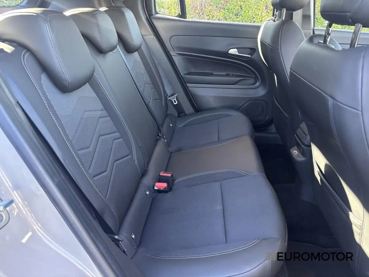 Jeep Avenger usata a Bari (11)