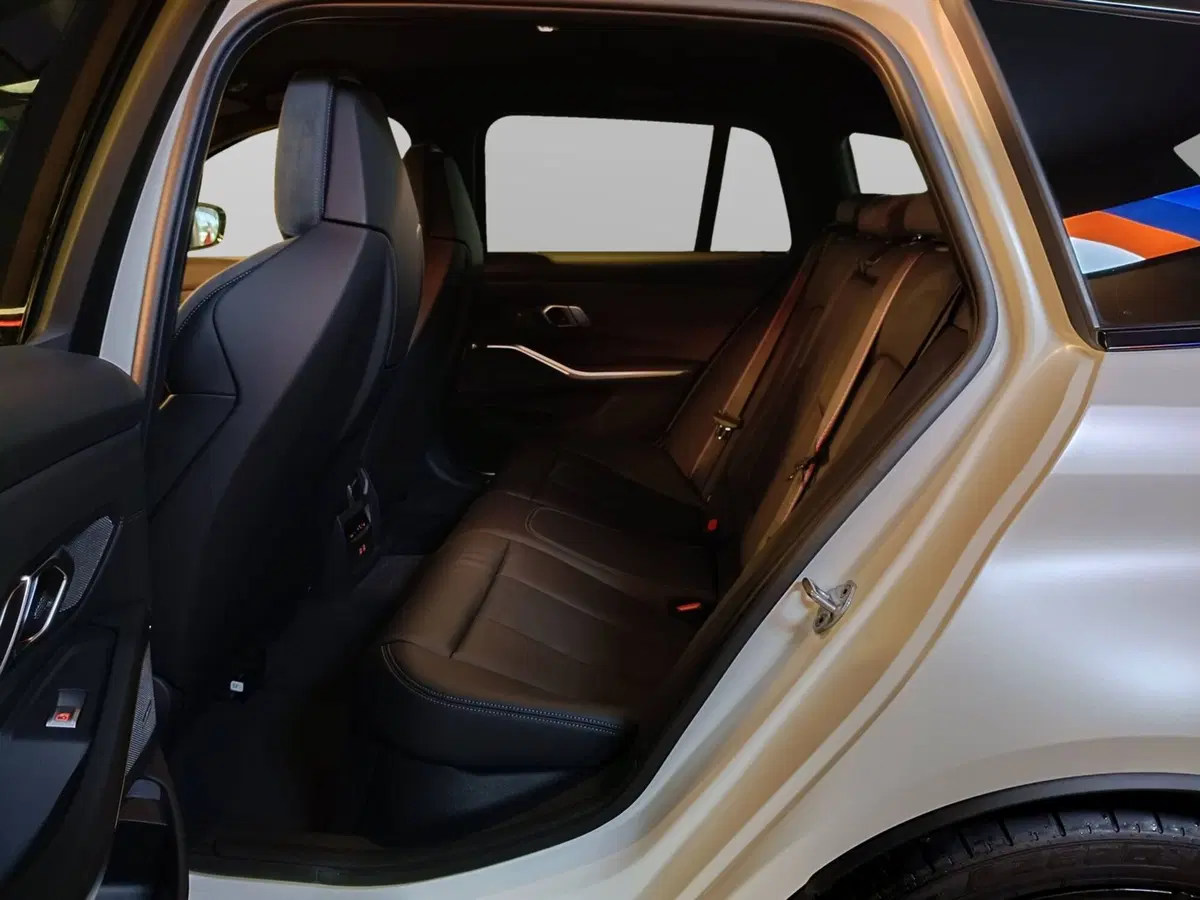 BMW Serie 3 Touring nuova a Ascoli Piceno (9)