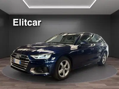 Audi A4 Avant 35 TFSI S tronic Business Advanced del 2022 usata a Magenta