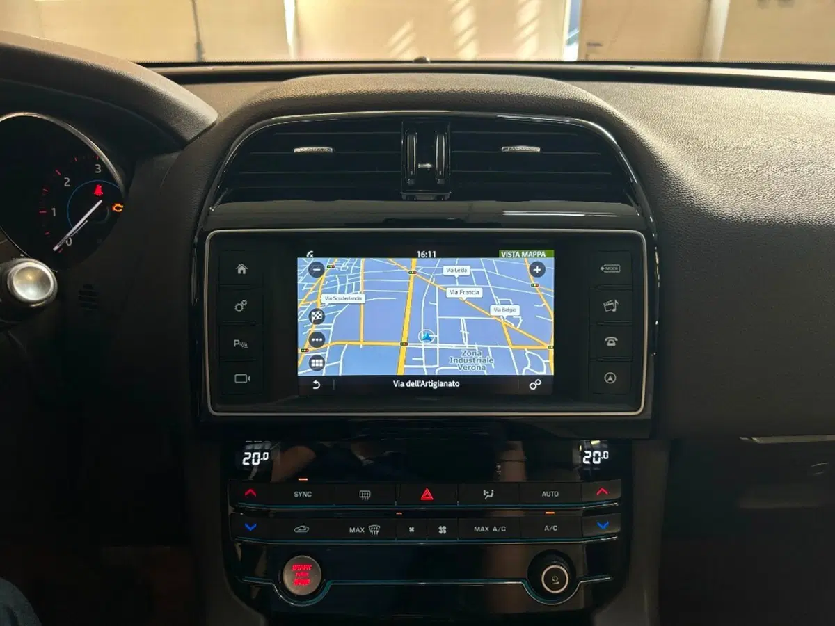 Jaguar F-Pace usata a Verona (10)