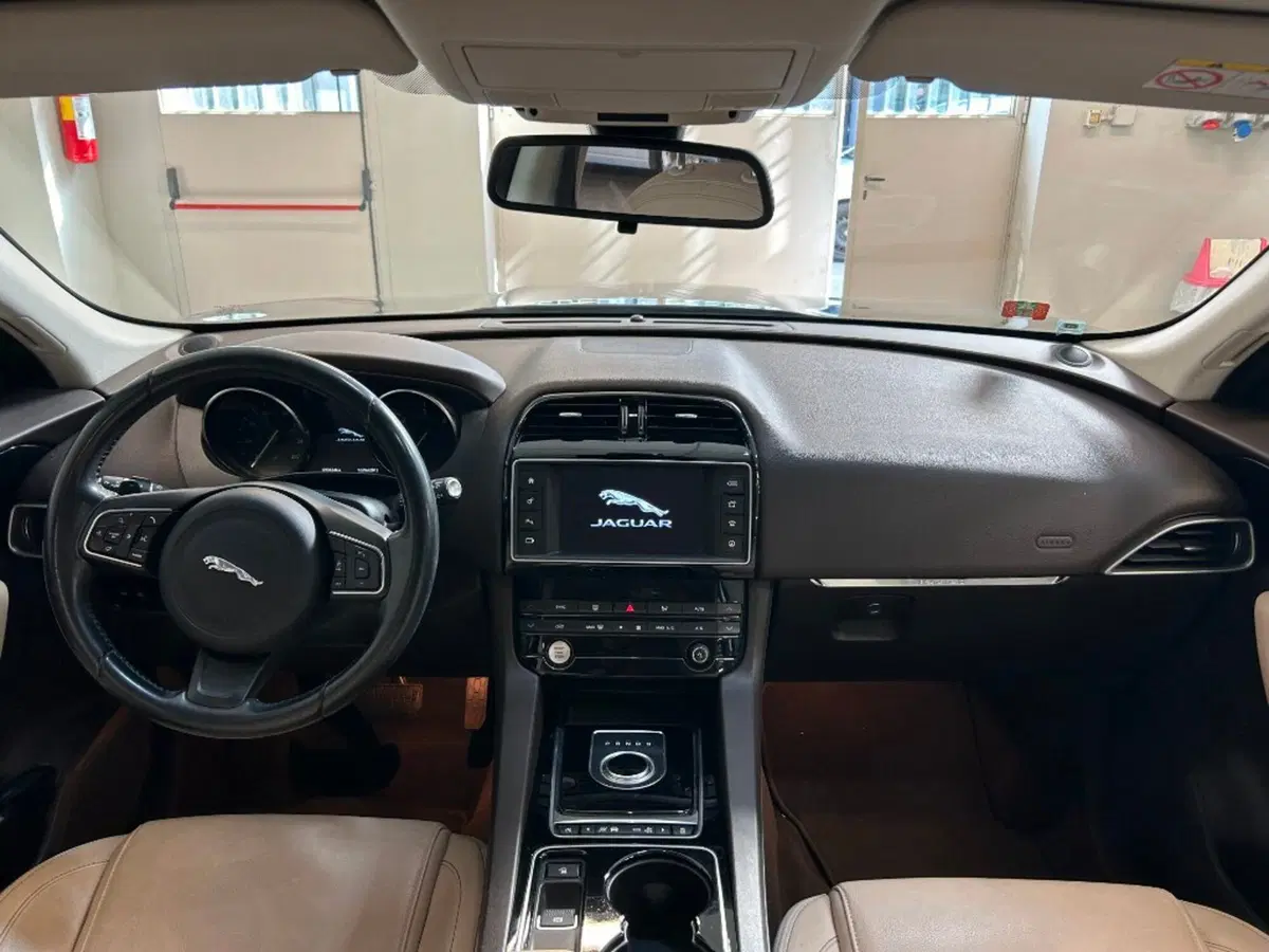 Jaguar F-Pace usata a Verona (7)
