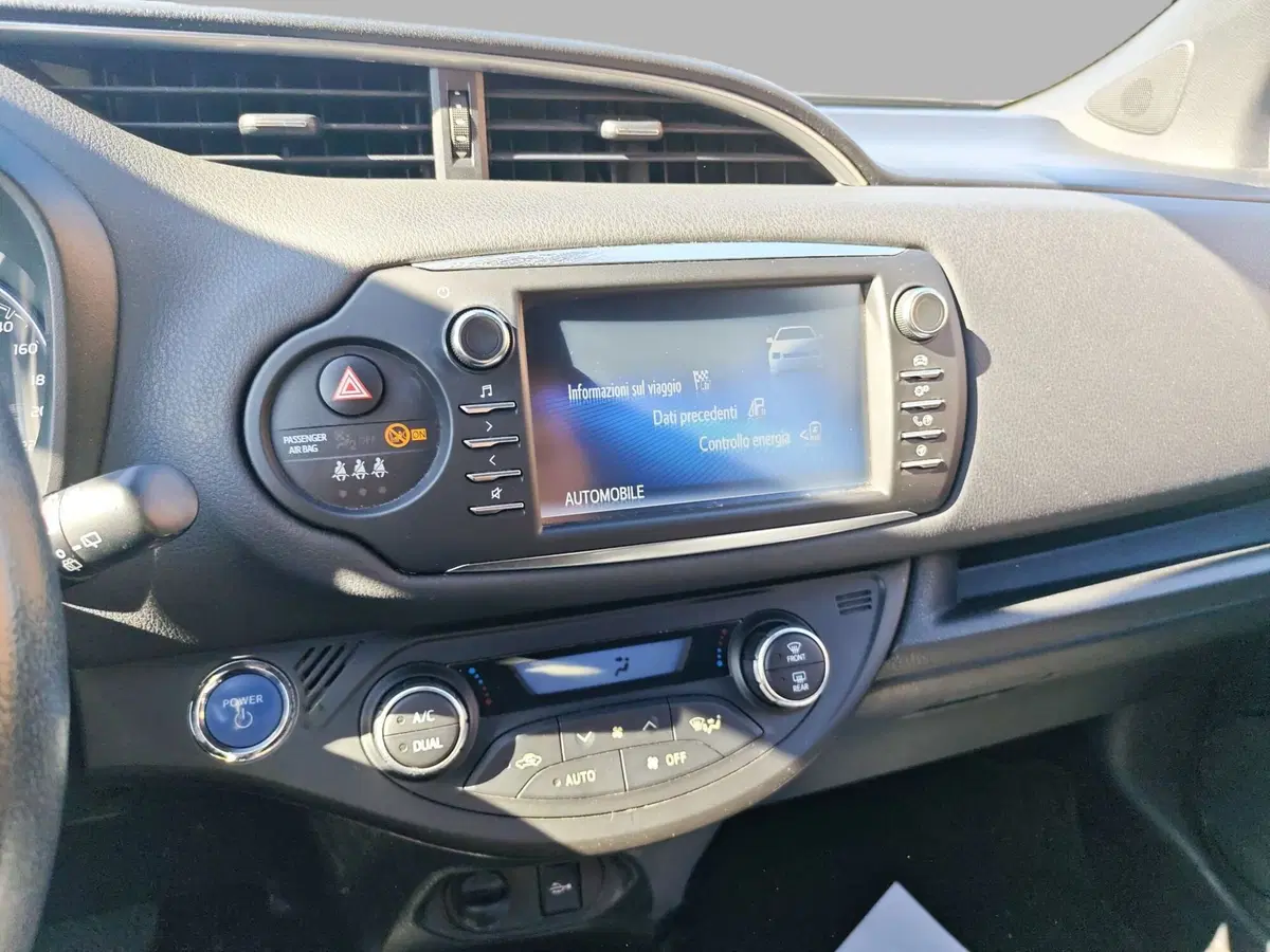 Toyota Yaris usata a Milano (10)