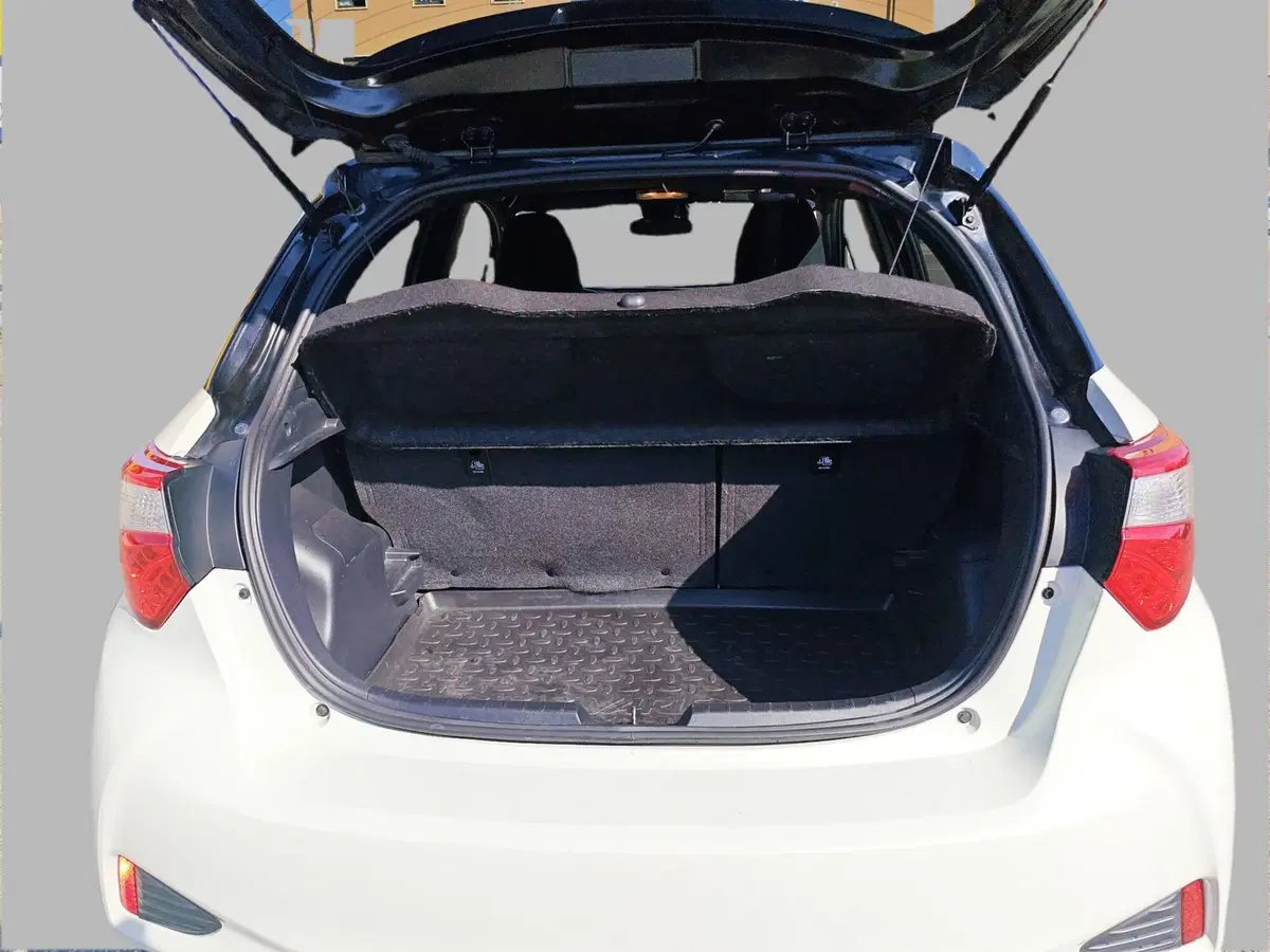 Toyota Yaris usata a Milano (15)