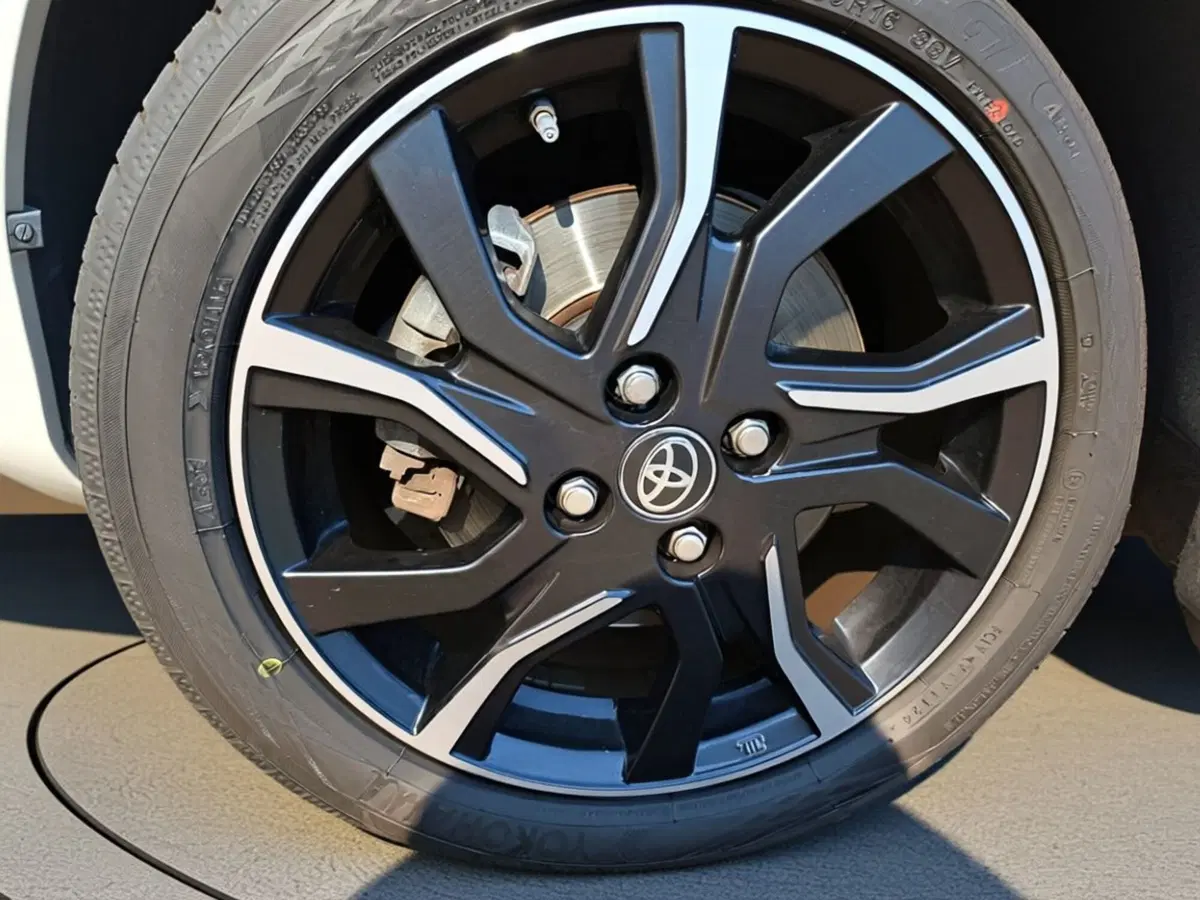 Toyota Yaris usata a Milano (7)
