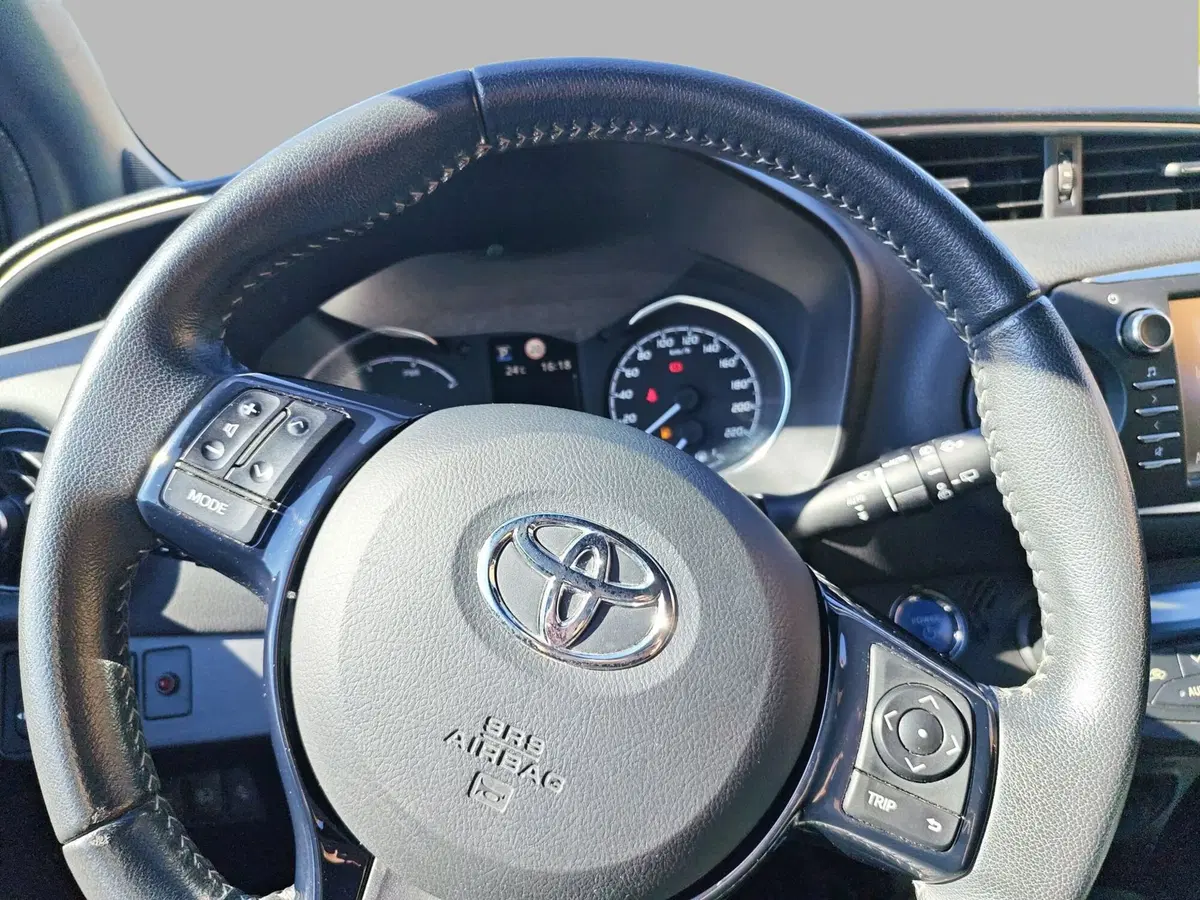 Toyota Yaris usata a Milano (8)
