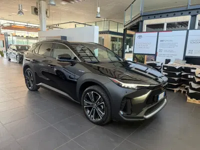 Toyota bZ4X ev Lounge awd-i 218cv del 2024 usata a Piacenza