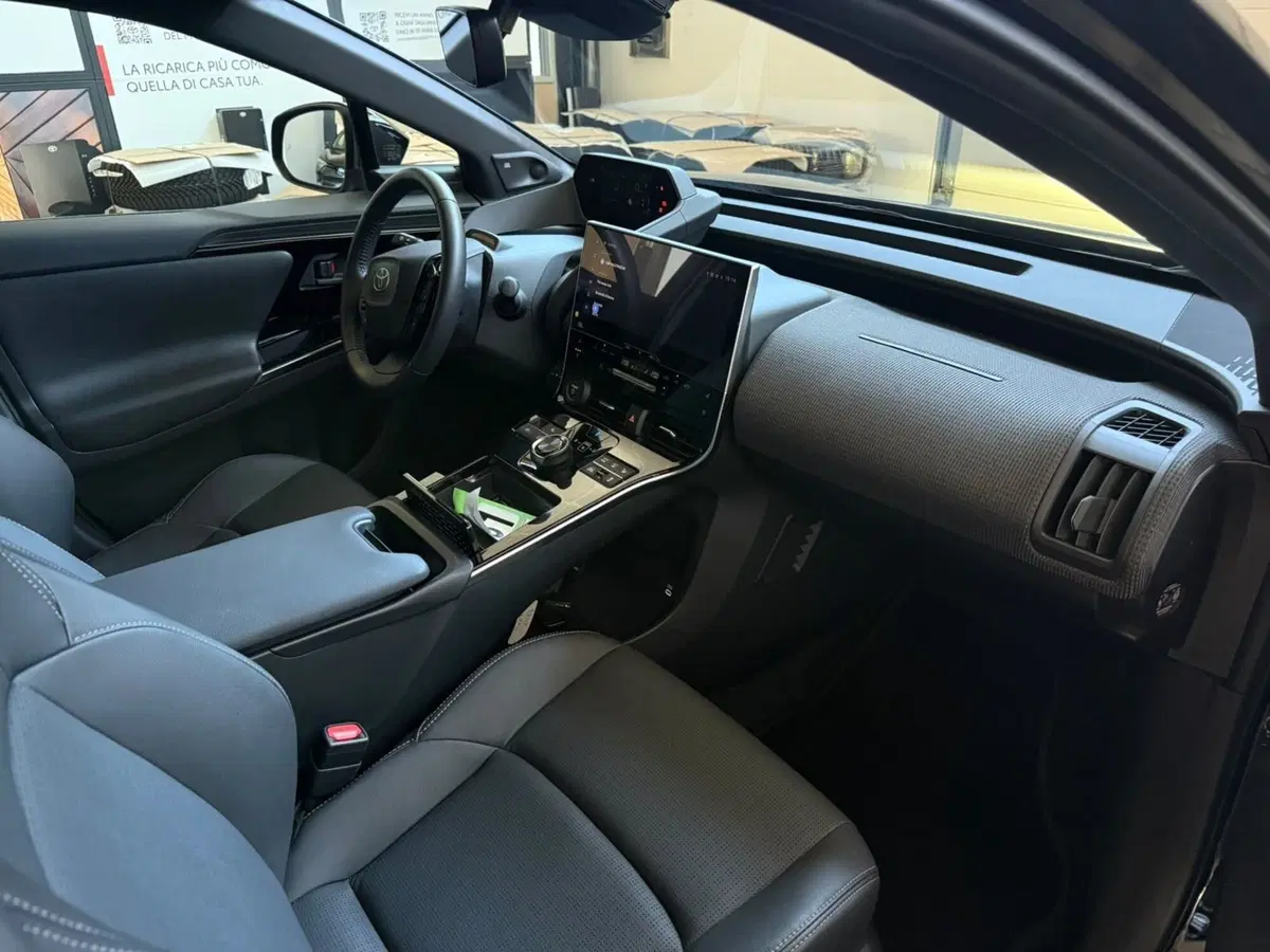 Toyota bZ4X usata a Piacenza (14)