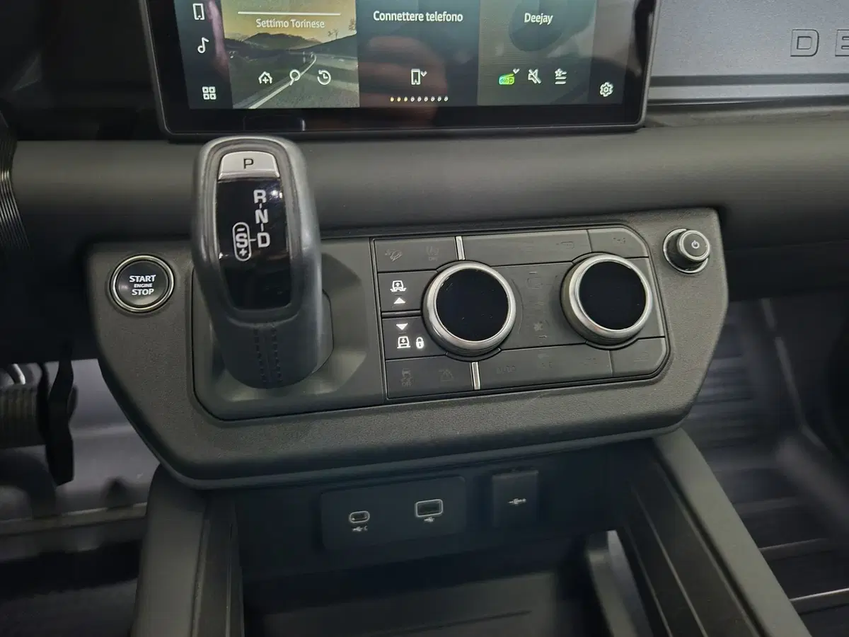 Land Rover Defender usata a Torino (10)