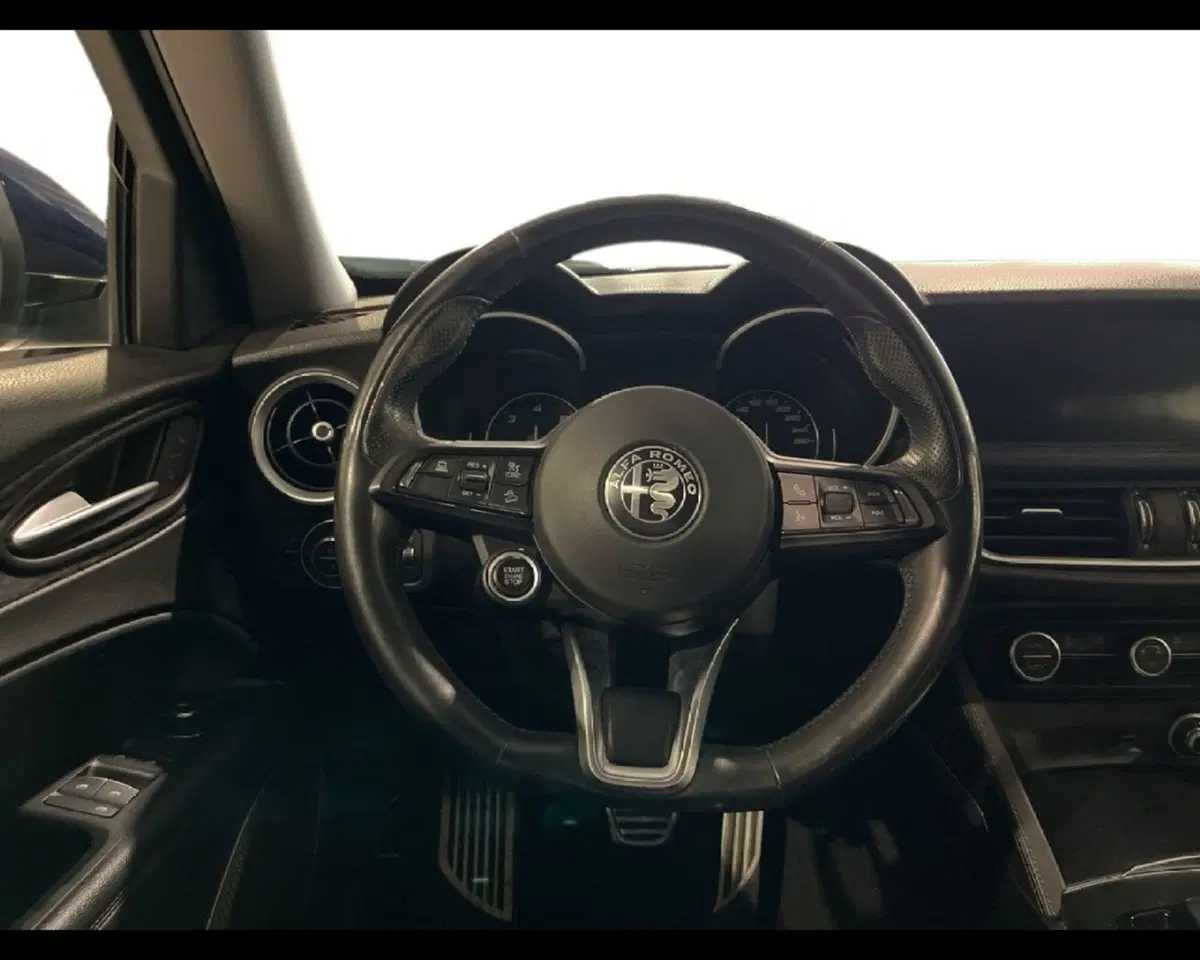 Alfa Romeo Stelvio usata a Torino (10)