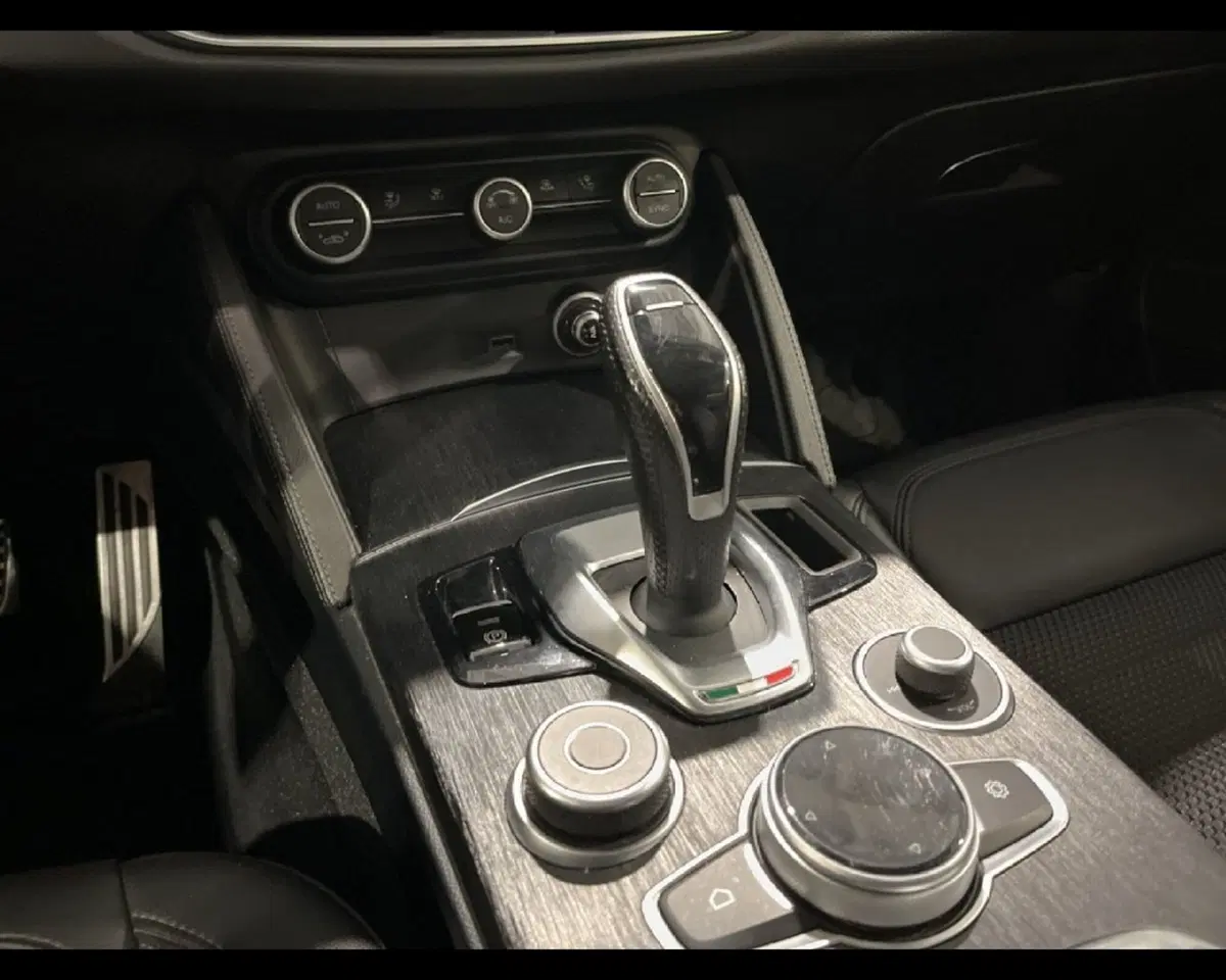 Alfa Romeo Stelvio usata a Torino (2)