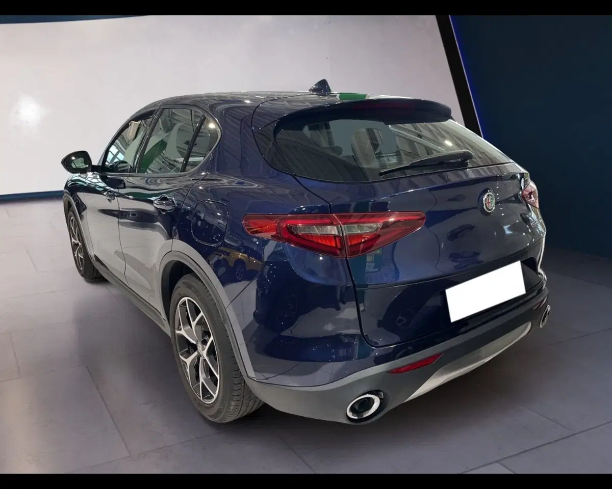 Alfa Romeo Stelvio usata a Torino (5)