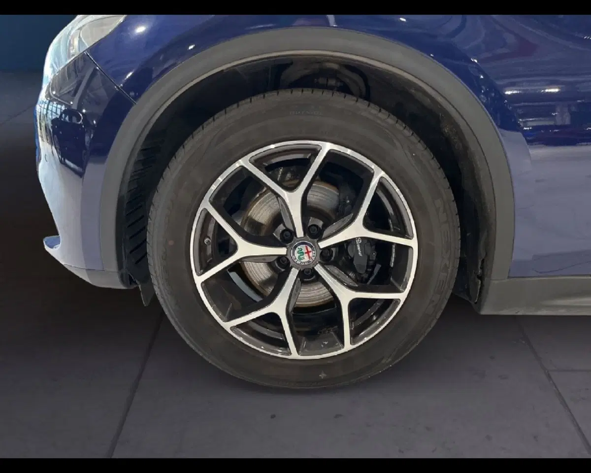 Alfa Romeo Stelvio usata a Torino (6)