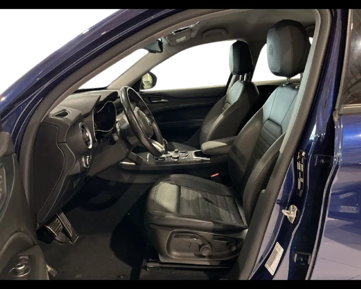 Alfa Romeo Stelvio usata a Torino (8)