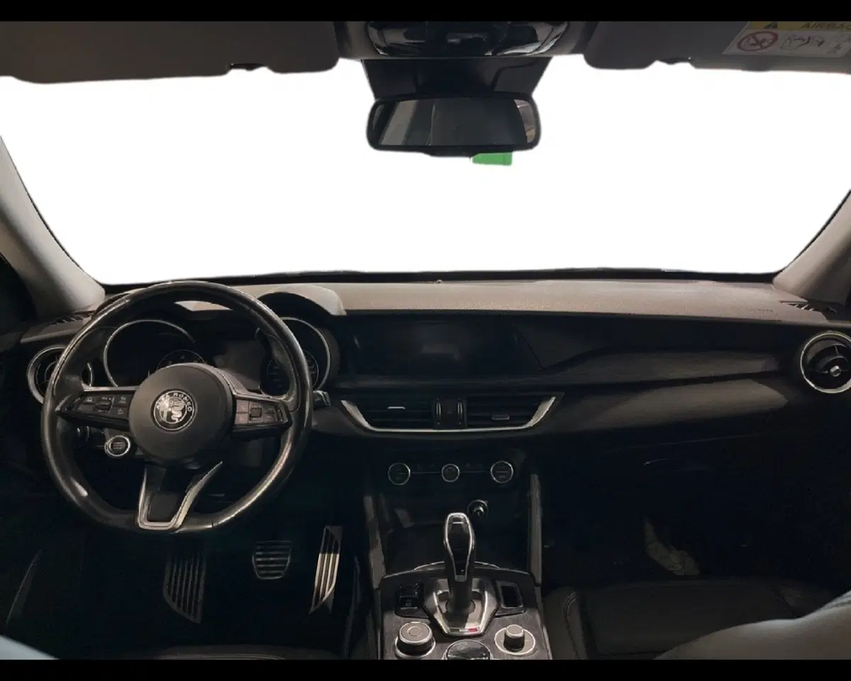 Alfa Romeo Stelvio usata a Torino (9)