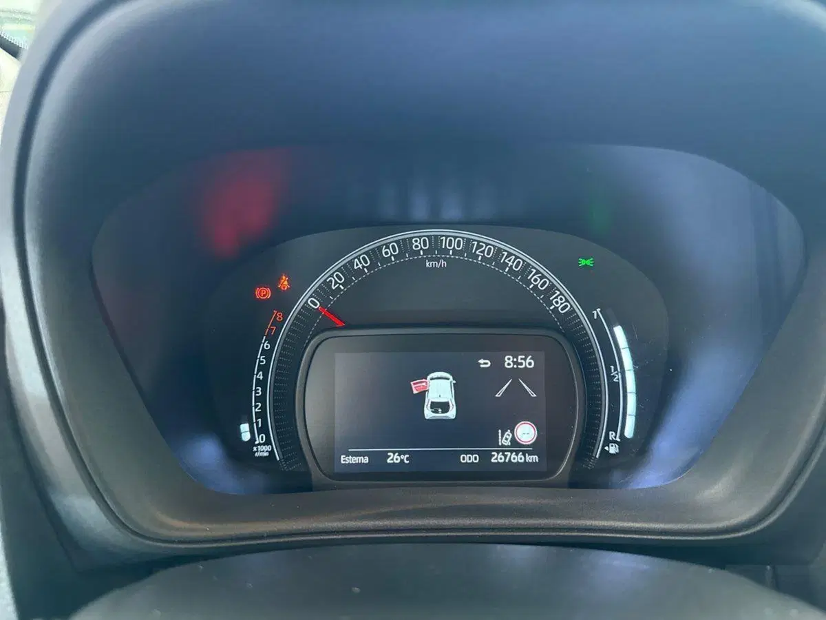 Toyota Aygo X usata a Prato (11)