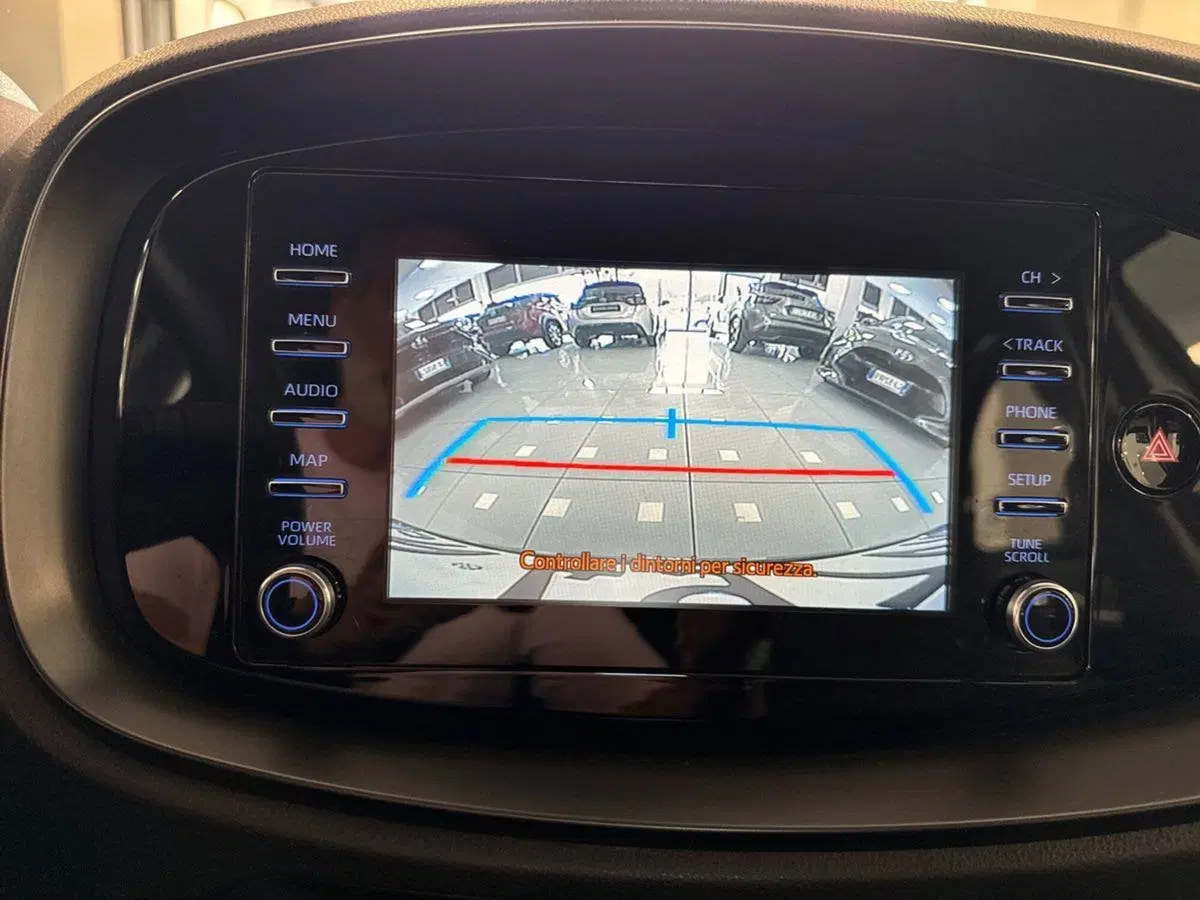 Toyota Aygo X usata a Prato (14)