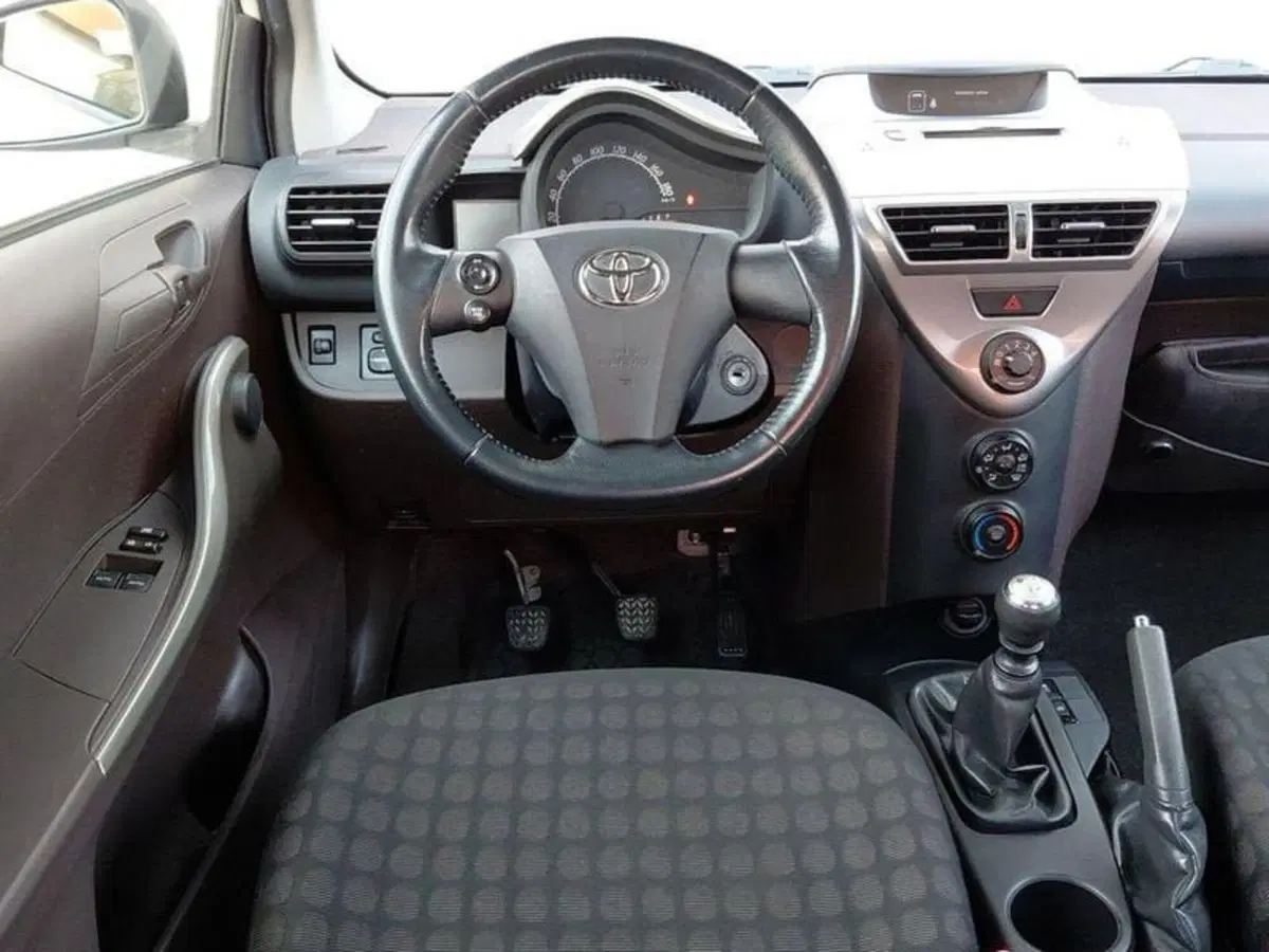 Toyota iQ usata a Cagliari (8)