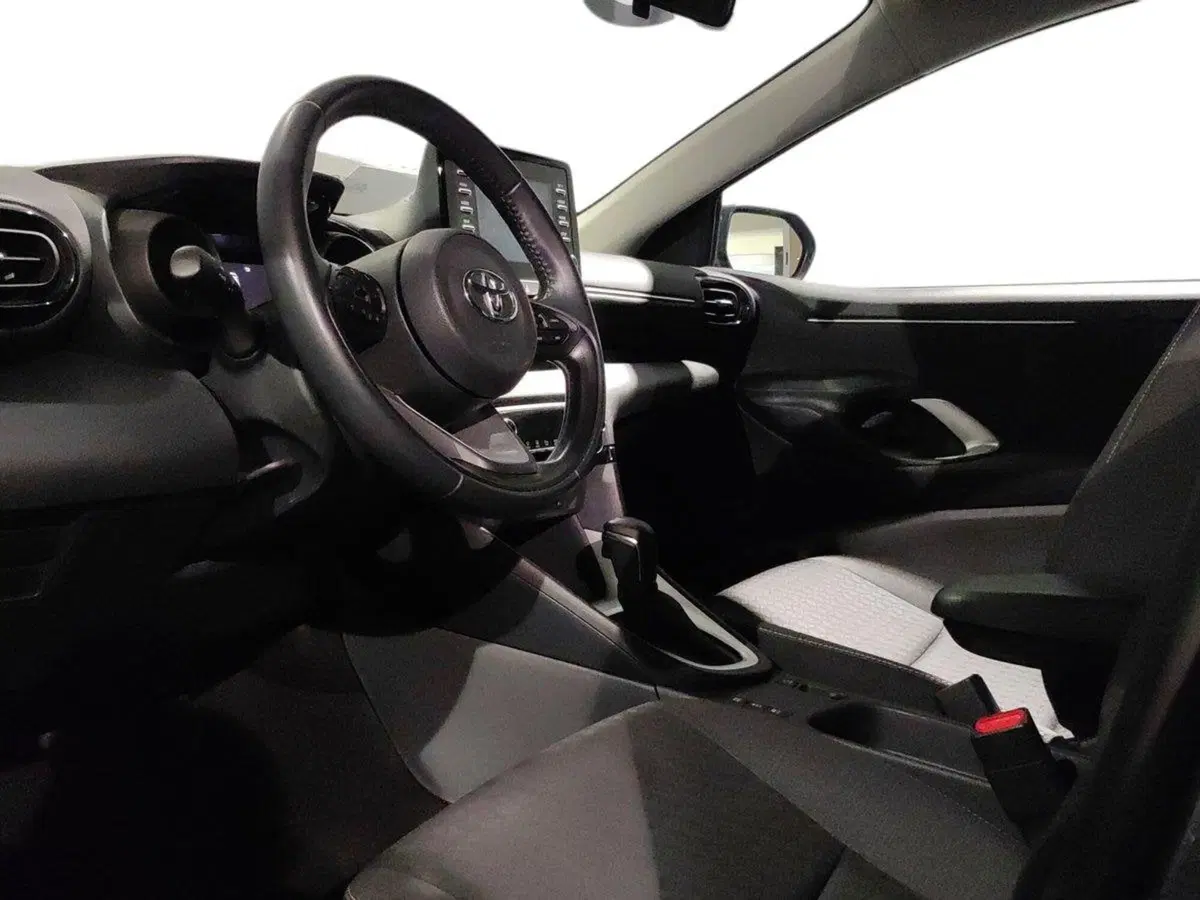 Toyota Yaris usata a Milano (8)