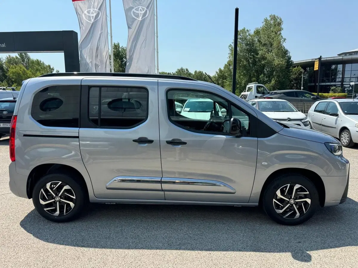 Toyota Proace City Verso nuova a Modena (4)