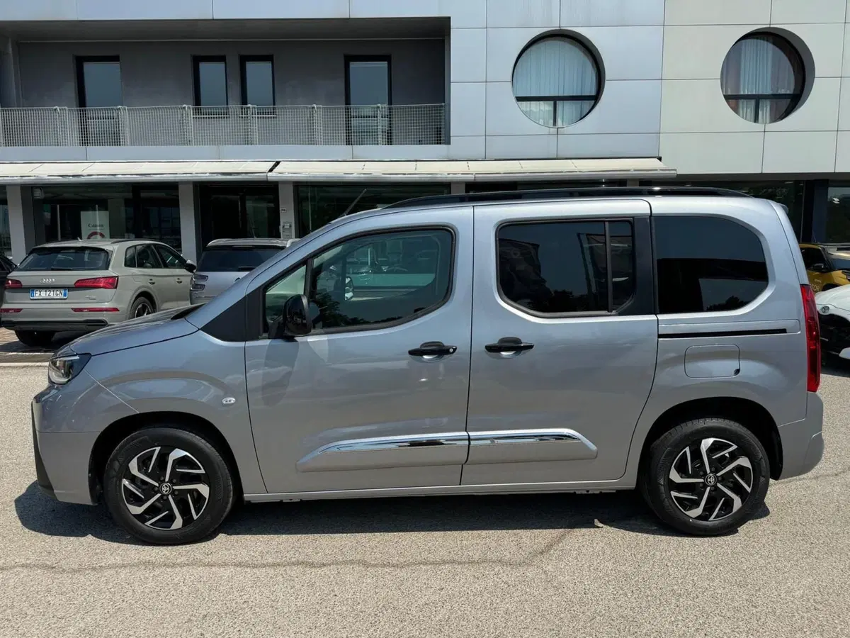 Toyota Proace City Verso nuova a Modena (8)