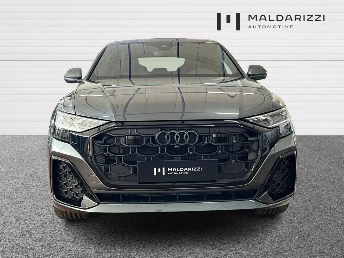 Audi Q8 nuova a Bari (2)