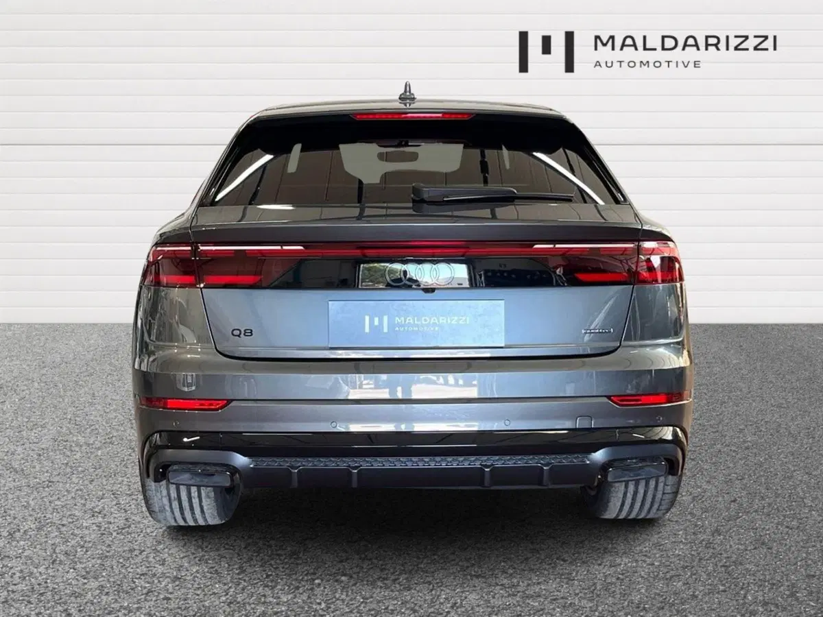 Audi Q8 nuova a Bari (3)