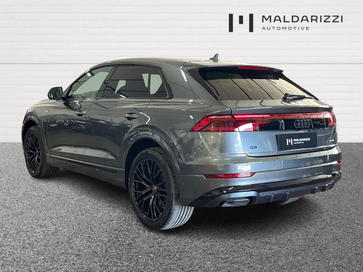 Audi Q8 nuova a Bari (4)